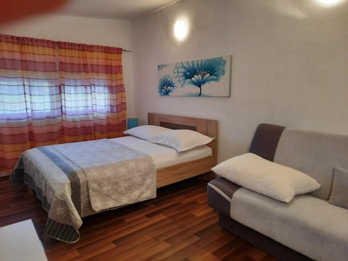 Apartman Ella Vrsi